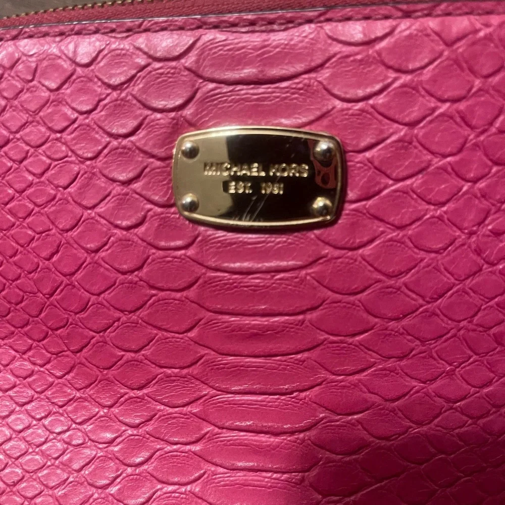 Micheal Kors Pink Crossbody Bag